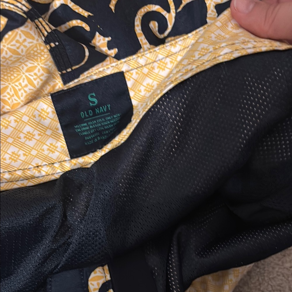 Old Navy Printed Mens Board Shorts - Picture 4 of 6